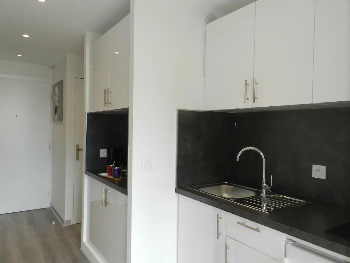 Beautiful 1 Bedroom Flat Nice 0*,